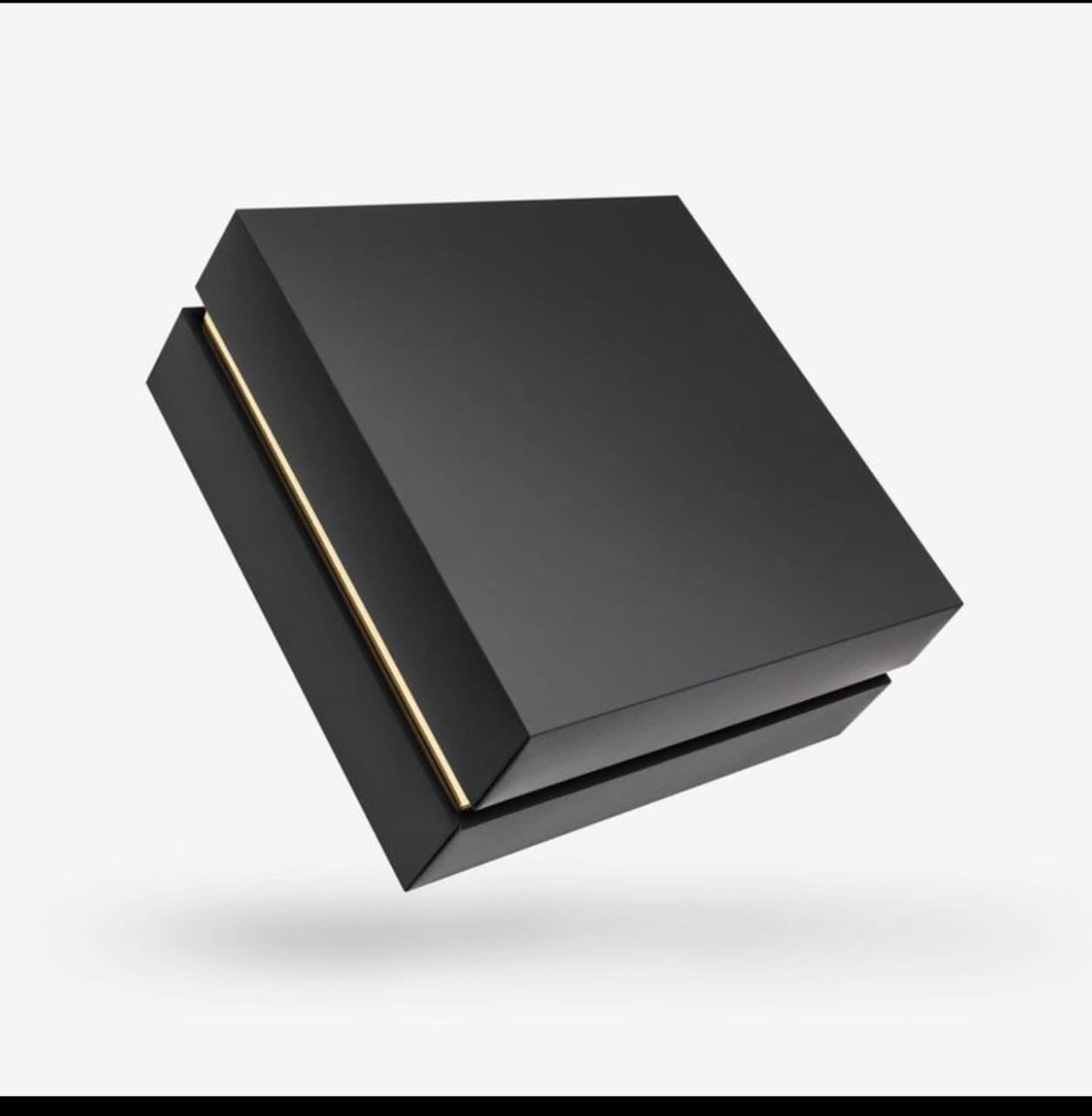 CUSTOM GIFT BOX