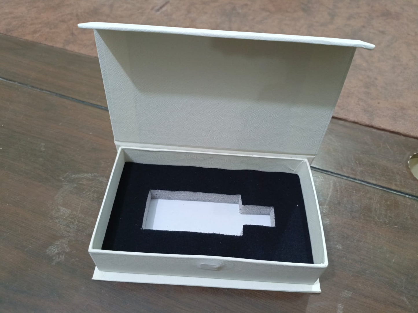 WHITE PERFUME BOXES